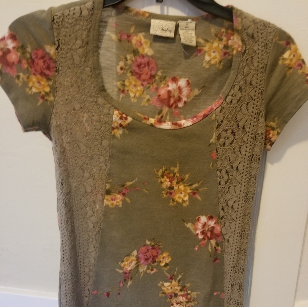 Very Cute T-shirt from Buckle